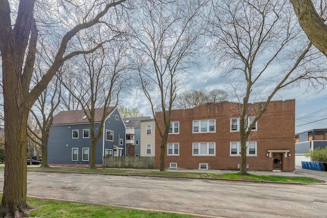 2239 W Cornelia Ave, Chicago, IL 60618 - photo 1