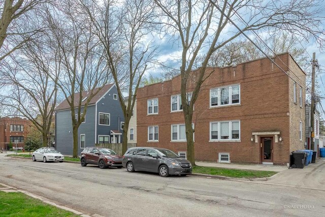 2239 W Cornelia Ave, Chicago, IL 60618 - photo 2