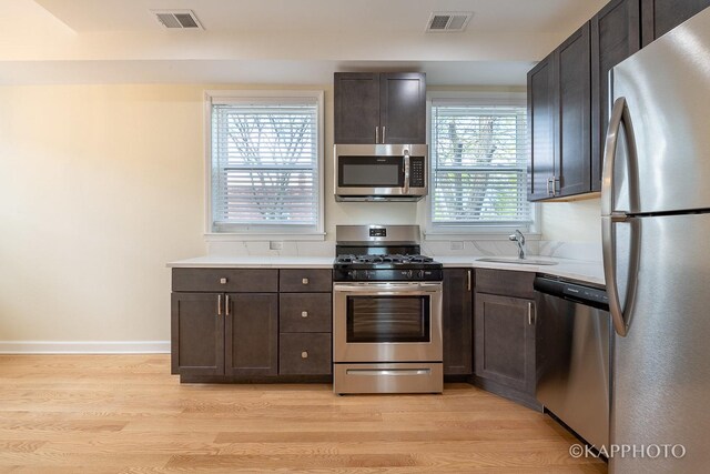 2239 W Cornelia Ave, Chicago, IL 60618 - photo 32