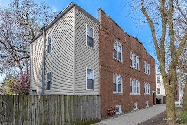 2239 W Cornelia Ave, Chicago, IL 60618 - photo 5