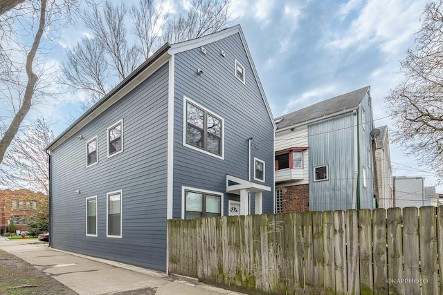2239 W Cornelia Ave, Chicago, IL 60618 - photo 10