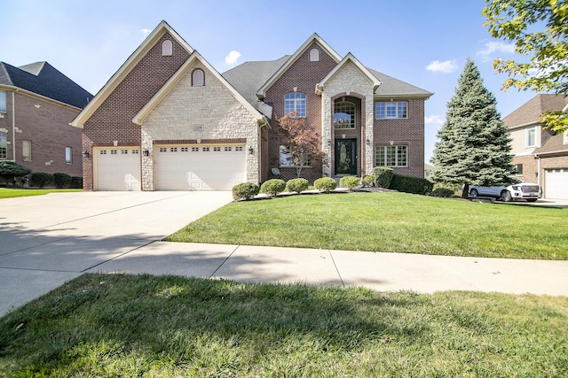 view of front of property featuring a front yard