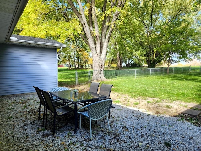 view of yard featuring a patio area
