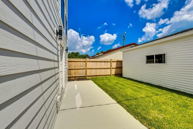 view of yard with a patio area