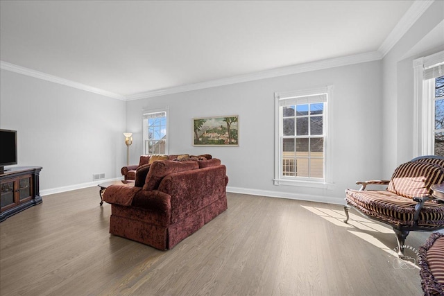 living area featuring visible vents, wood finished floors, and baseboards