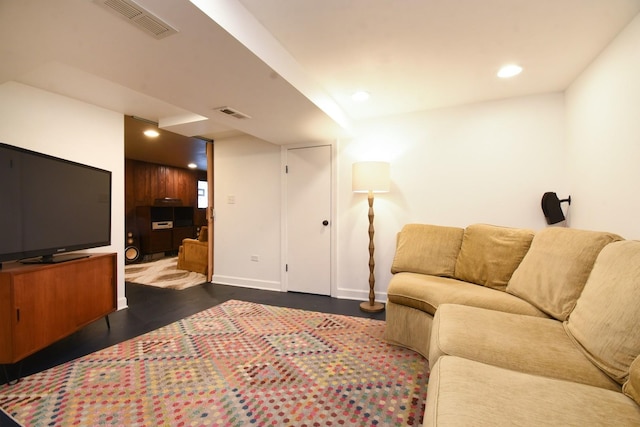 living area with baseboards, dark wood-style flooring, visible vents, and recessed lighting