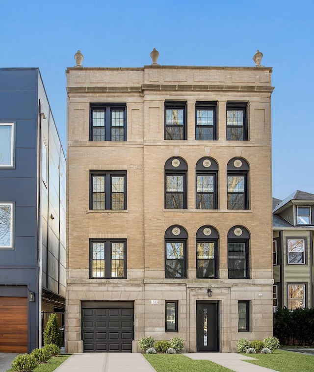 view of front facade featuring a garage