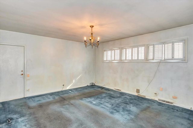 unfurnished room featuring carpet floors, an inviting chandelier, and visible vents