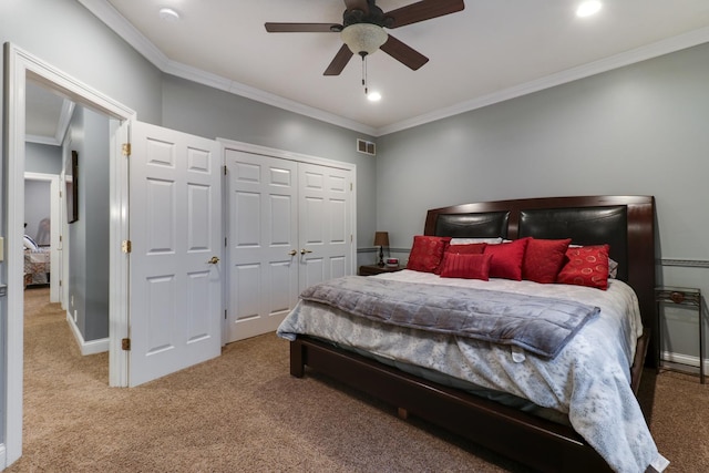 carpeted bedroom with baseboards, visible vents, ceiling fan, and ornamental molding