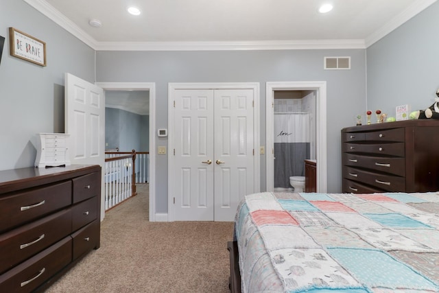 bedroom with crown molding, a closet, visible vents, and carpet flooring