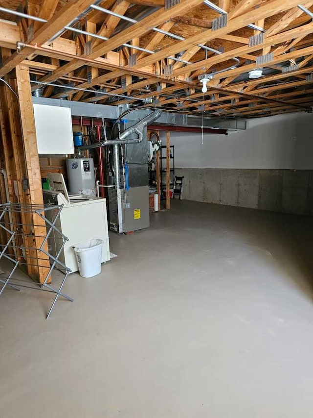 basement with heating unit, washer / clothes dryer, and water heater