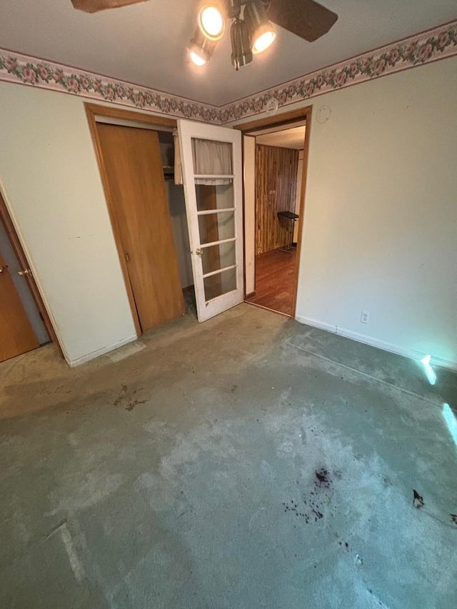 unfurnished bedroom featuring ceiling fan, a closet, and concrete floors