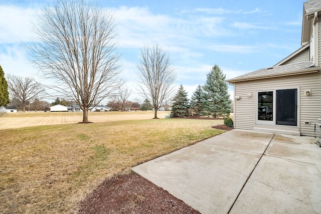 view of yard with a patio