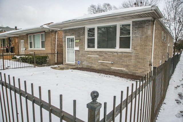 view of front of property with brick siding and a fenced front yard