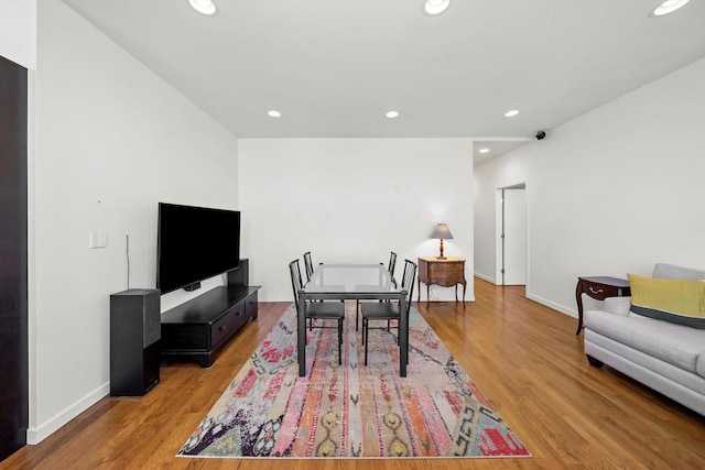 dining area featuring recessed lighting, light wood-style floors, and baseboards