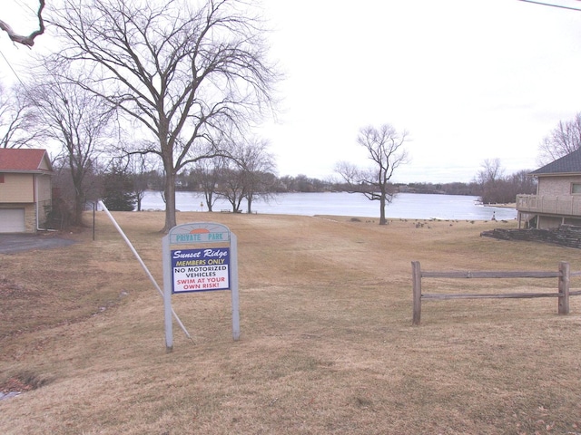 view of yard featuring a water view