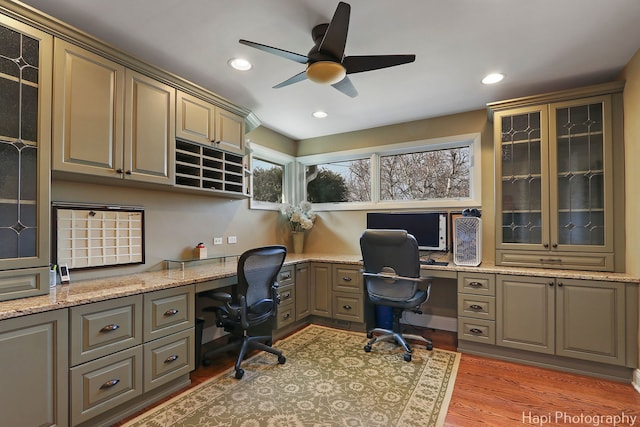 office space featuring light wood-type flooring, built in study area, ceiling fan, and recessed lighting