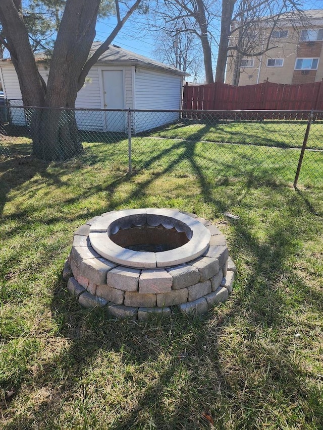 view of yard featuring a fire pit