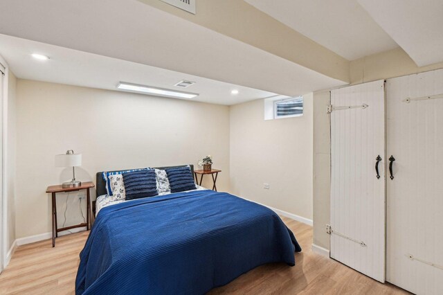 bedroom featuring recessed lighting, visible vents, baseboards, and light wood-style floors