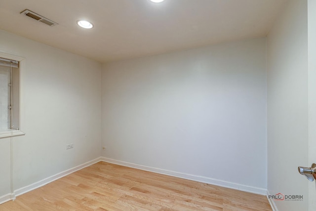 unfurnished room featuring light wood-style floors, recessed lighting, visible vents, and baseboards