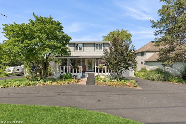 view of front of property featuring driveway and a porch