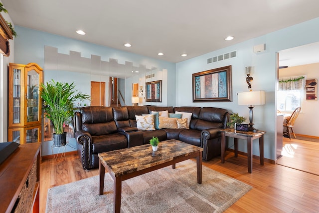 living area featuring light wood-type flooring, visible vents, baseboards, and recessed lighting