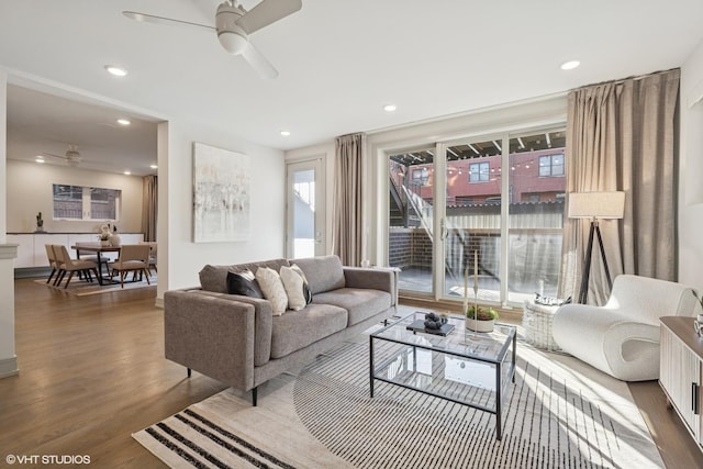 living area with dark wood-style floors, a ceiling fan, and recessed lighting