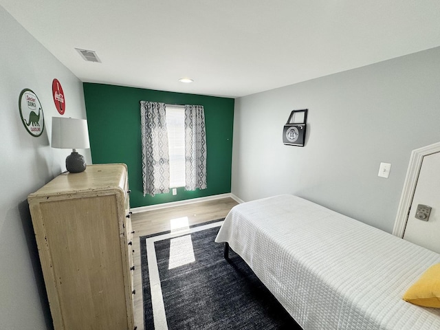 614 E Baltimore St, Wilmington, IL 60481 - bedroom with visible vents, wood finished floors, baseboards, and recessed lighting