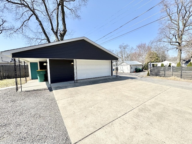 614 E Baltimore St, Wilmington, IL 60481 - garage with fence