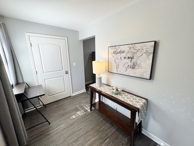 614 E Baltimore St, Wilmington, IL 60481 - hall with wood finished floors and baseboards