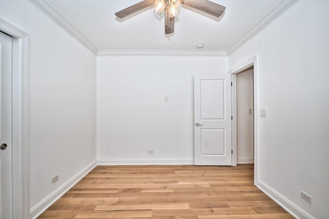 unfurnished room with light wood finished floors, baseboards, a ceiling fan, and ornamental molding