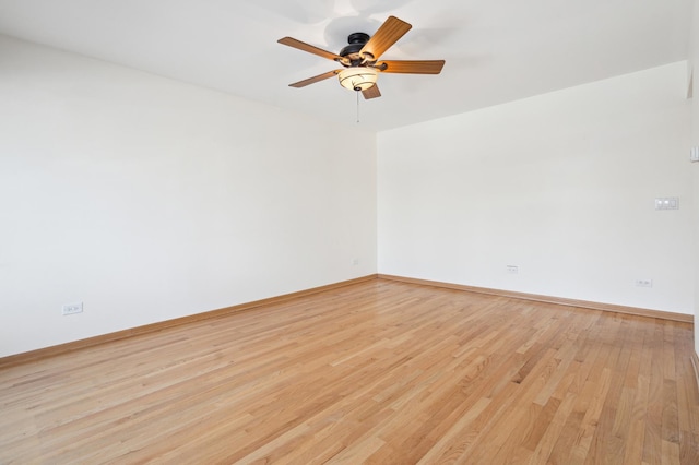 empty room featuring light wood-style flooring, baseboards, and a ceiling fan