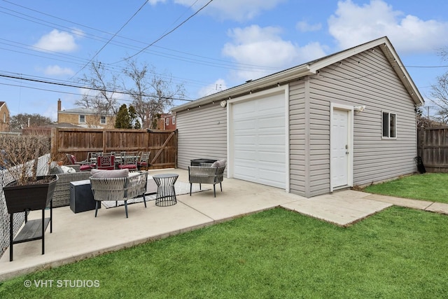 view of outdoor structure featuring a fenced backyard, an outdoor hangout area, and an outbuilding