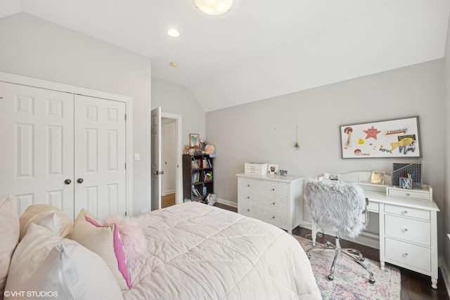 bedroom with baseboards, lofted ceiling, dark wood-type flooring, a closet, and recessed lighting