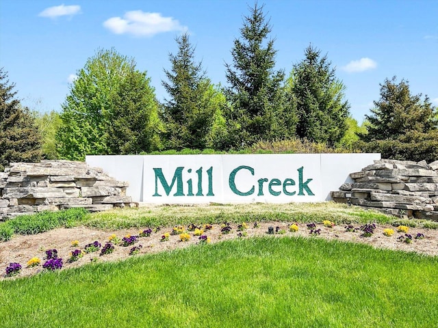 view of community / neighborhood sign