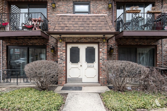 property entrance with a balcony