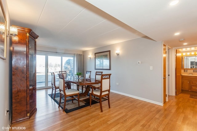 dining room featuring recessed lighting, light wood-style flooring, and baseboards