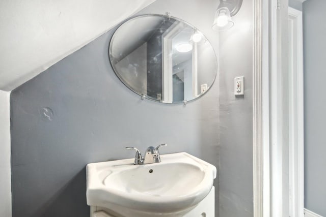 bathroom featuring sink