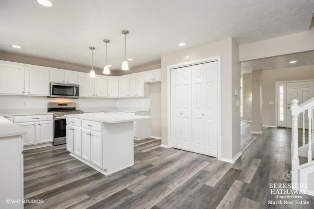 1225 Lodge Pole Ln, Normal, IL 61761 - photo 5