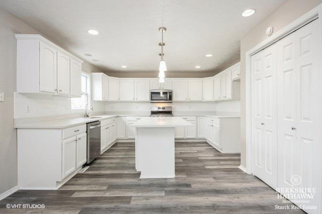 1225 Lodge Pole Ln, Normal, IL 61761 - photo 6