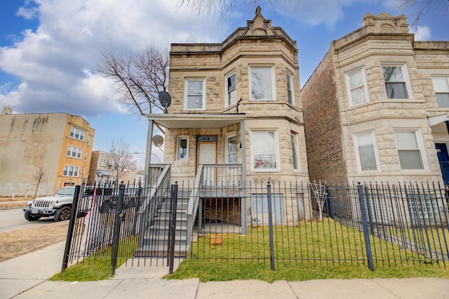 view of front of property with a front yard