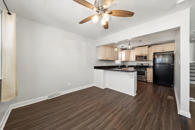 kitchen featuring visible vents, dark countertops, dark wood-style flooring, a peninsula, and stainless steel appliances