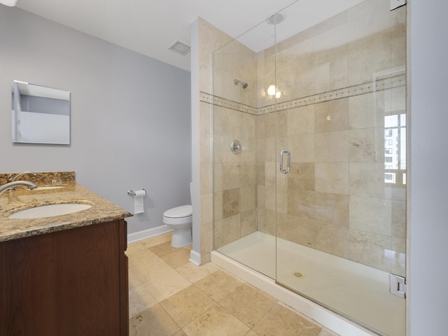 full bathroom featuring toilet, a sink, visible vents, baseboards, and a shower stall