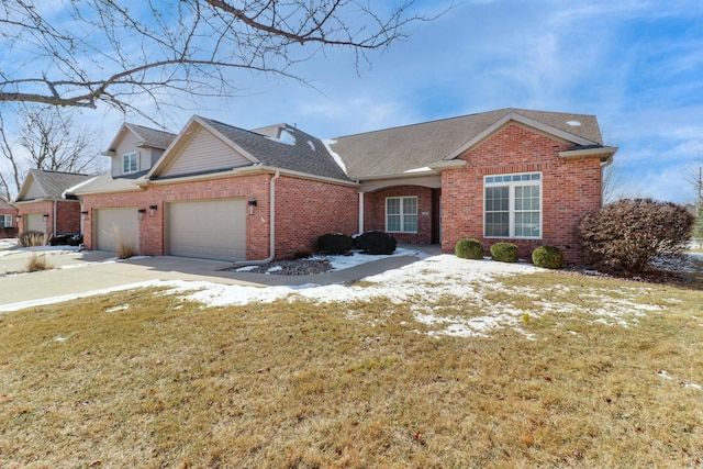 view of front facade featuring a front yard and a garage