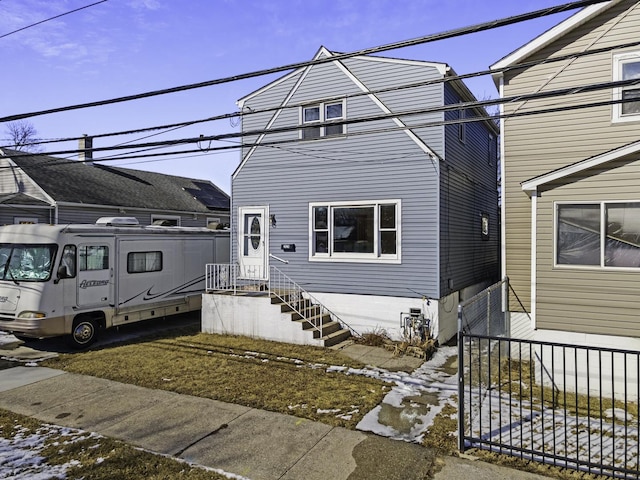 view of front of property