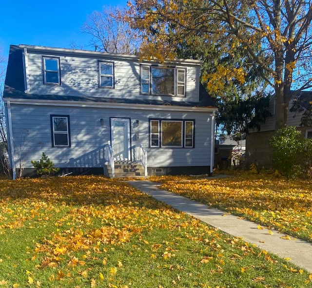 view of front facade with a front lawn