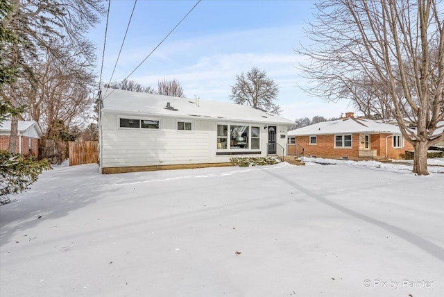 view of front of house featuring fence