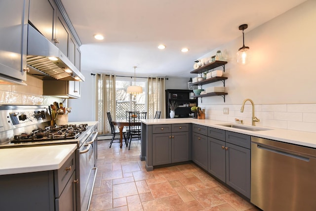 kitchen with sink, hanging light fixtures, gray cabinetry, and stainless steel appliances