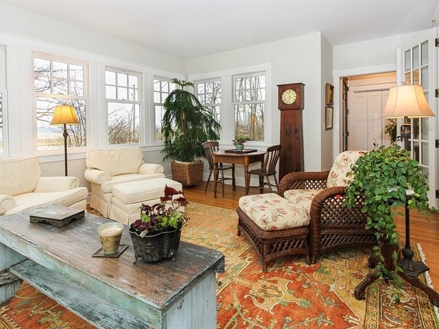 44W906 Berner Rd, Hampshire, IL 60140 - view of sunroom
