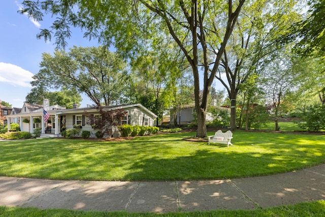 view of front of house featuring a front yard